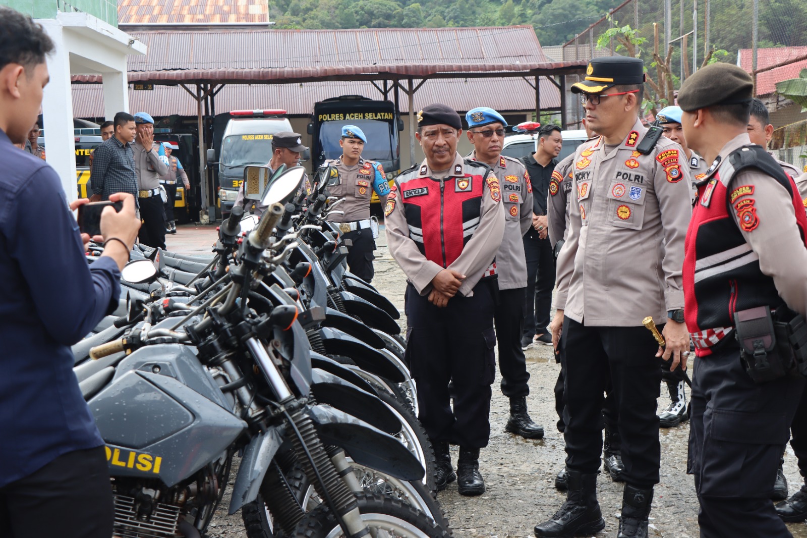 Pastikan Kesiapan Anggota, Kapolres Aceh Selatan Cek Kendaraan Dinas