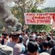 Masyarakat dari puluhan desa di Kecamatan Sosopan menolak dan meminta penghentian kemitraan Gapoktan Bukit Mas dan PT TPL, Selasa (22/4) (Waspada/Muhammad Satio)