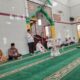 Kepala KUA Batangkuis sekaligus Ketua Kloter 2 Deliserdang HM Ruslan, MA, memberi sambutan pada acara tepung tawar calhaj Batangkuis yang dilaksanakan IPHI di Masjid Jamik Ar Rasyid Batangkuis, Selasa (22/4) siang. (Waspada/Khairul K Siregar)