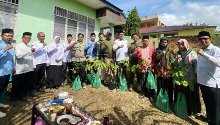 KUA P.Sidimpuan Utara Gandeng Aktivis Hijaukan Lingkungan, Tanam 1 Juta Pohon Matoa