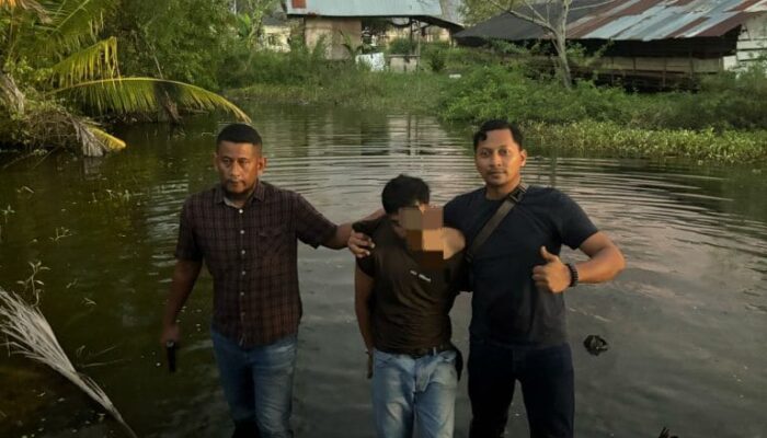 Melarikan Diri ke Rawa, Tim Rimueng Sergap Pelaku Kasus Pembobolan Toko Elektronik