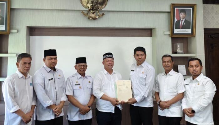 Ayah Wa Terima 68 Sertifikat Tanah Dari Ka Kantah Aceh Utara