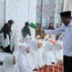 Wali Kota Binjai tepung tawar jamaah calon haji Majelis Ta'lim Dhuha Alfatih di Masjid Al-Fatih. (Waspada/ist)