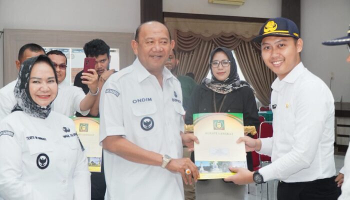 72 CPNS Terima SK Pengangkatan Dari Bupati Langkat