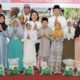 Wali Kota Wesly Silalahi (empat kiri belakang) pose bersama anak yatim usai menyerahkan santunan secara simbolis kepada 20 anak yatim dalam rangkaian Hari Jadi ke-154 Pematangsiantar di Pesanggrahan Raja Siantar, Jl. Pamatang, Kel. Simalungun, Kec. Siantar Selatan, Rabu (23/4) sore.(Waspada/Ist)