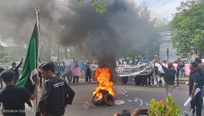 HMI Demo DPRK Dan Pemko Langsa Tuntut Batalkan Pembelian Mobil Dinas