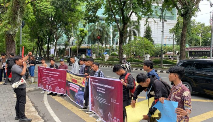 Puluhan Mahasiswa Desak Dua Tempat Hiburan Malam Ditutup