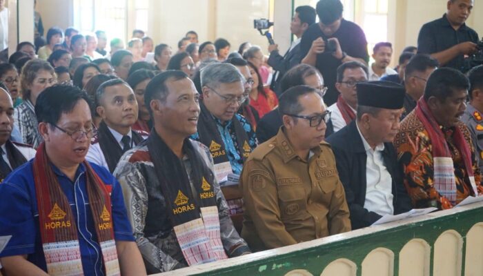 Bupati Dan Wakil Bupati Taput Hadiri Ibadah Napak Tilas Paskah Nasional 2025