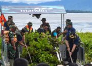 Bupati Humbahas Dan Pangdam I/BB Bersihkan Eceng Gondok