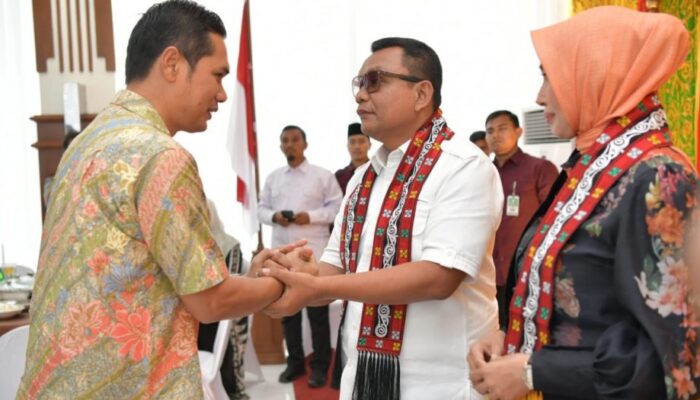 Gubernur Aceh Sambut Kedatangan Kajati Baru Di Bandara SIM