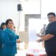 Bupati Vandiko Gultom saat mengukuhkan Ketua PKK dan melantik Pengurus PKK Samosir. Waspada/Ist
