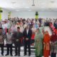 Rektor UIN Syahada Padangsidimpuan Prof. Dr. H. Muhammad Darwis Dasopang, M.Ag (tengah), Wakil Rektor, Dekan FEBI UIN Syahada Padangsidimpuan Prof. Dr. Darwis Harahap MSi, pemateri dan peserta ICONICSOF ke-6 tahun 2025 foto bersama, Jumat (25/4/2025). Waspada/ist