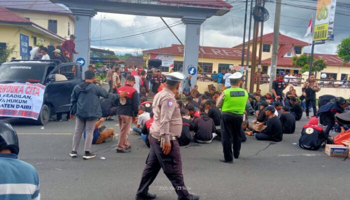 Ritual Ala Leluhur Pakpak Oleh Pemangku Hak Ulayat Di Mapolres Dairi