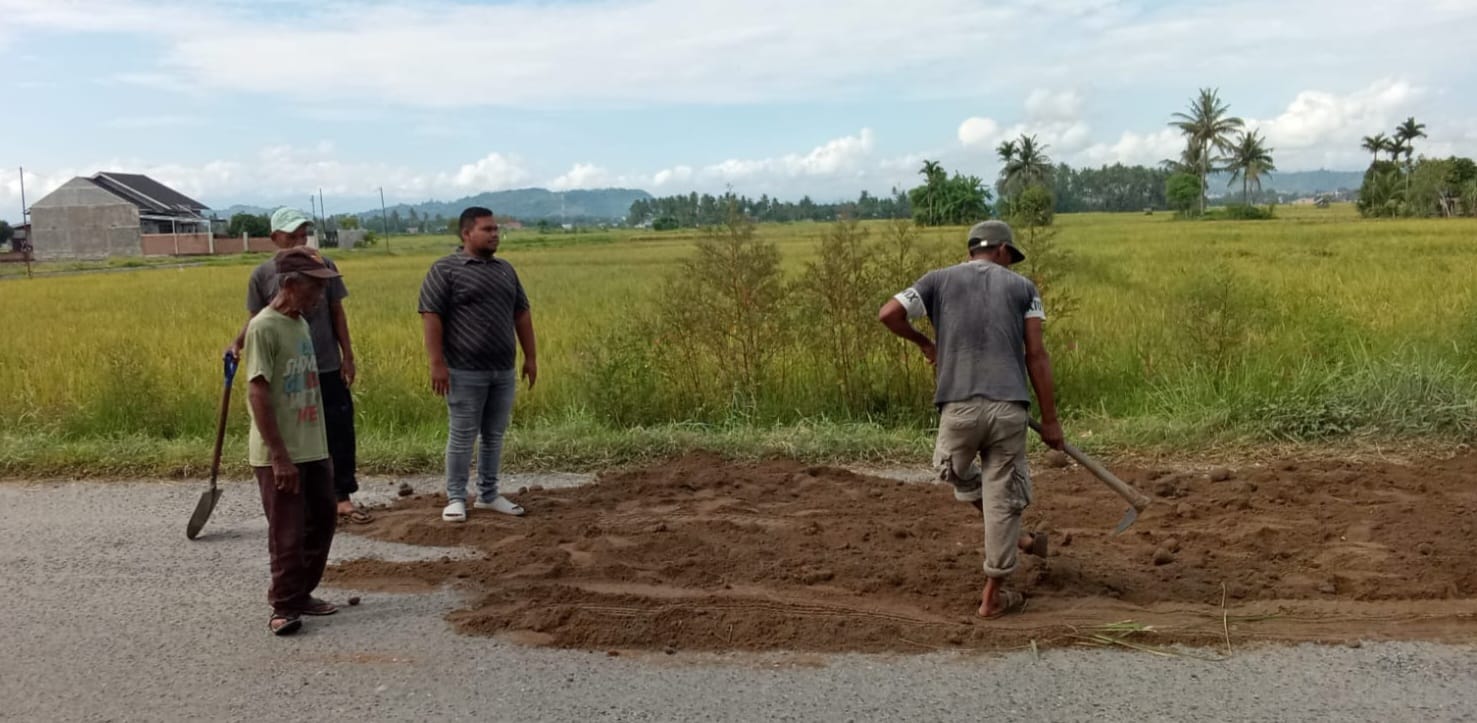 Jalan Cot Bate–Lancok Bireuen Rusak Parah, DPRK Minta Pemkab Segera Perbaiki