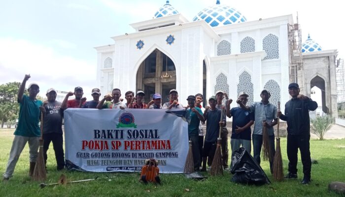 Pokja Simpang Pertamina Bersihkan Masjid