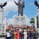 Bupati Simalungun Anyon Saragih saat menghadiri acara peresmian monumen (tugu) Raja Sang Naualuh Damanik, Sabtu (26/4).(Waspada/ist)