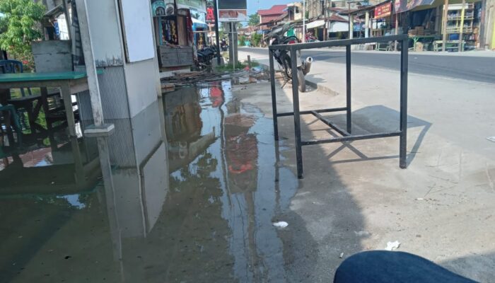 Permukiman Warga Dan Tempat Usaha Jadi Bulan-bulanan Pasang Rob