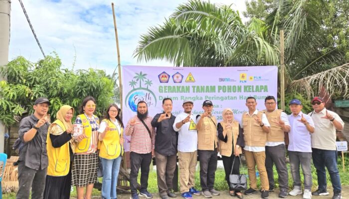 Menjaga Bumi Dengan Hukum Holistik: Lions Clubs Distrik 307 A2 Tanam 300 Pohon Kelapa