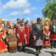 Bupati Safriadi didampingi Wakil Bupati Hamzah Sulaiman, Ketua MAA Zakirun Pohan serta unsur Forkopimda lainnya saat menuju tribun mimbar upacara, di GOR Kasim Tagok, Minggu (27/4/2025). WASPADA/Ariefh