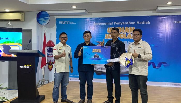 Gelar Gathering Mandiri Agen, Bank Mandiri Bagikan Hadiah Pemenang Program Undian Jempolan Nasabah pemilik Tabungan Mitra Usaha (TabMu) di Jambi