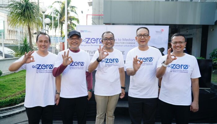 Telkom Gelar Aksi Jalan Santai Sambil Pilah Sampah Plastik dalam Rangkaian GoZero% Goes To Medan