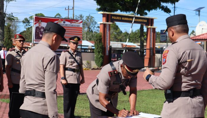 Kapolres Humbahas Pimpin Upacara Sertijab