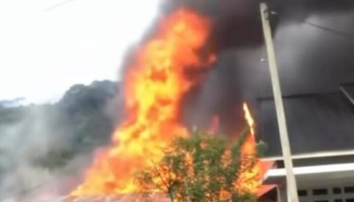 Kebakaran Hanguskan Satu Rumah Di Kampung Lenga