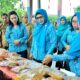 Ketua TP PKK Kab. Simalungun Darmawati AAS didampingi Rospita BGS saat berkunjung ke salah satu nagori percontohan, Senin (28/4).(Waspada/ist)