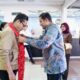 Rico Waas Dan Istri Disambut Pengalungan Selempang Di Bandara Minangkabau