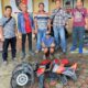 Polres Pematangsiantar melalui Sat Reskrim Polres berhasil meringkus terduga pelaku pencurian satu unit sepeda motor, pria S, 31, (jongkok) di Jl. Sisingamangaraja, Kel. Asuhan, Kec. Siantar Timur, Senin (28/4) dan menyita barang bukti mesin, bodi dan lingkar sepeda motor yang sudah terpisah-pisah.(Waspada-Ist).
