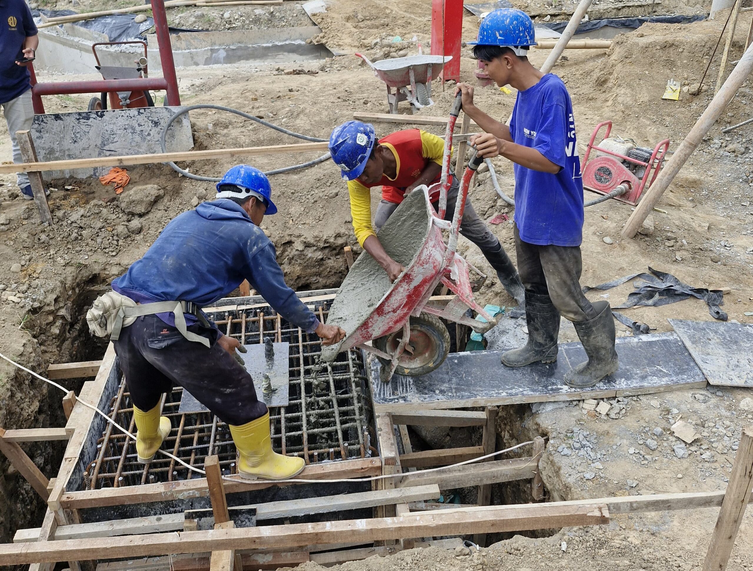 PLN Perkuat Sistem Kelistrikan Medan, Pengecoran Pondasi Shielding Mast GIS Glugur Dimulai