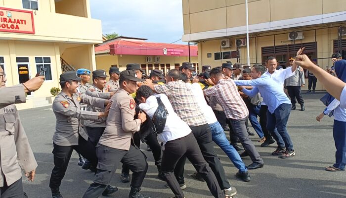 Polres Sibolga Simulasi Ton Dalmas Gabungan Jelang Hari Buruh