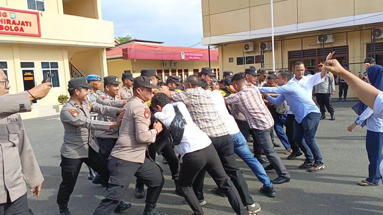 Polres Sibolga Simulasi Ton Dalmas Gabungan Jelang Hari Buruh
