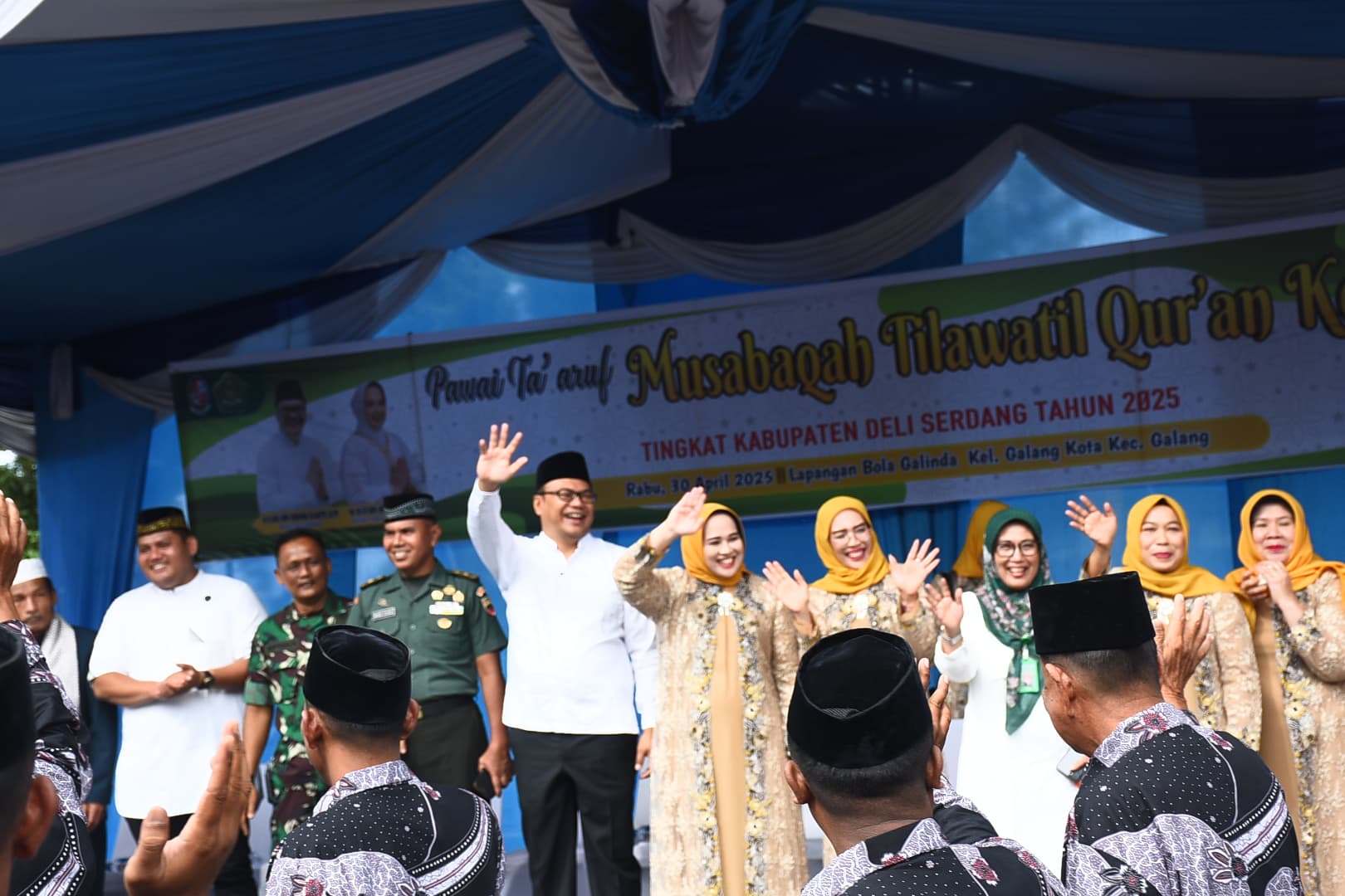 Tampilkan Keberagaman Etnis, Pawai Ta'aruf MTQ Ke-58 Kabupaten Deliserdang Menarik Perhatian Warga Tampilkan Keberagaman Etnis, Pawai Ta'aruf MTQ Ke-58 Kabupaten Deliserdang Menarik Perhatian Warga
