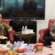 Menteri Perlindungan Perempuan dan Anak Republik Indonesia (PPA RI), Arifatul Choiri Fauzi saat menerima audiensi Pj. Wali Kota Langsa Dr. Syaridin S.Pd., M.Pd di rumah dinas menteri, Rabu (30/4). Waspada/ist
