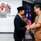 WALI Kota Medan Rico Tri Putra Bayu Waas menyampaikan belasungkawa atas wafatnya Tun Abdullah Ahmad Badawi, Perdana Menteri ke-5 Malaysia, yang disampaikannya secara langsung kepada Konsul Jeneral Malayasia di Medan, Shahril Nizam Abdul Malek, Senin (21/4/2025) di Konsulat Malaysia, Jalan Pangeran Diponegoro. Waspada/ist