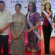 DUA Putri Indonesia Sumatera Utara (Sumut) Morana Angelica Pertiwi dan Putri Agita Milala berfoto bersama Gubsu Bobby Afif Nasution dan Kahiyang Ayu M Bobby Afif Nasution (foto kiri) dan Walikota Siantar (foto kanan). Waspada/Ist