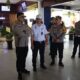 KAPOLRESTABES Medan Kombes Pol Gidion Arif Setyawan dan jajaran meninjau Pos Pelayanan (Pos Yan) Stasiun Kereta Api Medan, Selasa (1/4). Waspada/ist