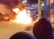 Gerebek Narkoba, 2 Sepedamotor Polisi Dibakar Massa Di Belawan