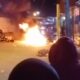 DUA sepedamotor milik personel Satuan Reserse Narkoba Polres Pelabuhan Belawan dibakar warga hingga tinggal rangka saat penggerebekan terhadap bandar Narkoba di Lingkungan III Kelurahan Bagan Deli, Kecamatan Medan Belawan, Rabu (9/4) sekira pukul 21:00. Waspada/ist