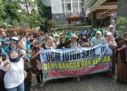 Tuntut Bukti Ijazah Jokowi, Ratusan Massa Demo Di UGM