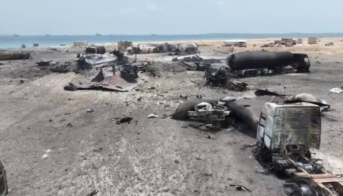 Serangan Udara AS Hanguskan Pelabuhan BBM Kelompok Houthi Di Yaman