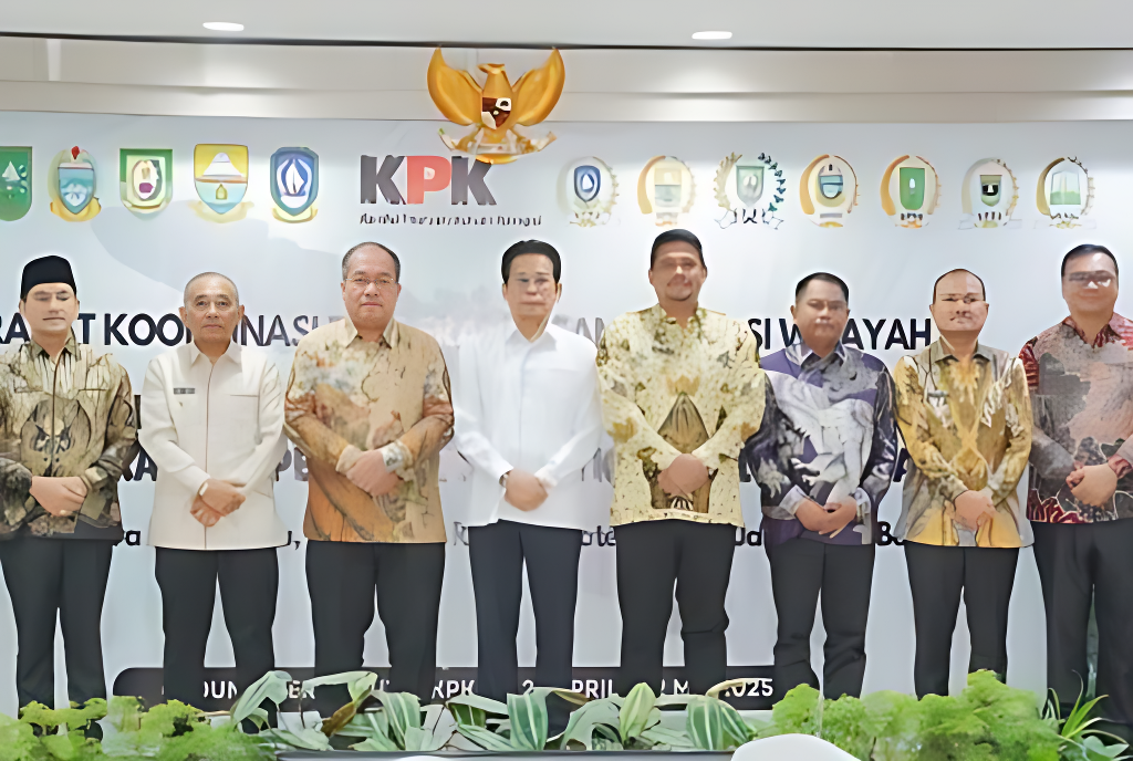 GUBSU Bobby Nasution, bersama kepala daerah lainnya di acara Rakor Penguatan Sinergi Dalam Rangka Pemberantasan Korupsi di gedung KPK. Waspada/Ist