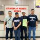 TERPIDANA NB memakai borgol, saat diamankan ke Kantor Kejari Medan. Waspada/ist