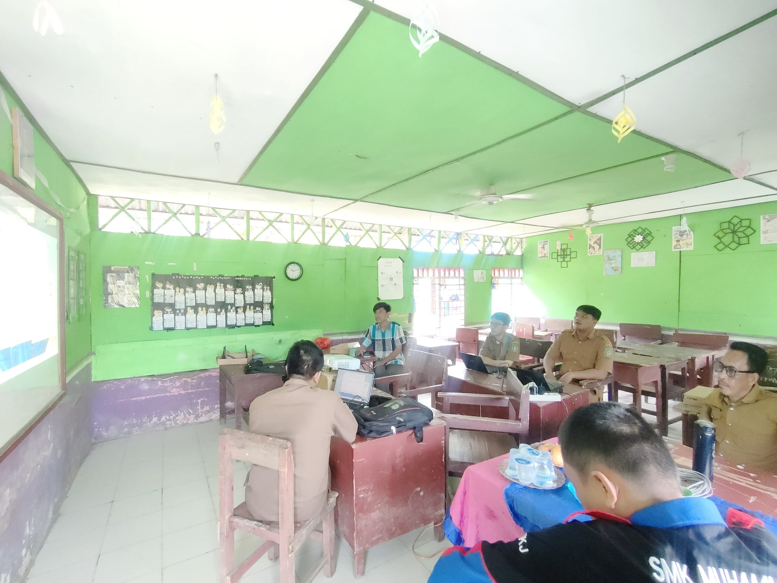 Kolaborasi SMK Muhammadiyah 18 P. Brandan-SMP IT Jannatul Firdaus Perlis Gunakan Aplikasi CBT 