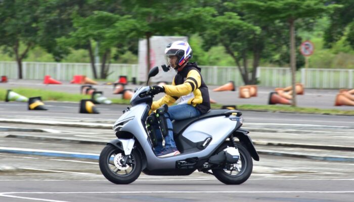 Gaya Berkendara Cerdas Jadikan Ban Motor Awet