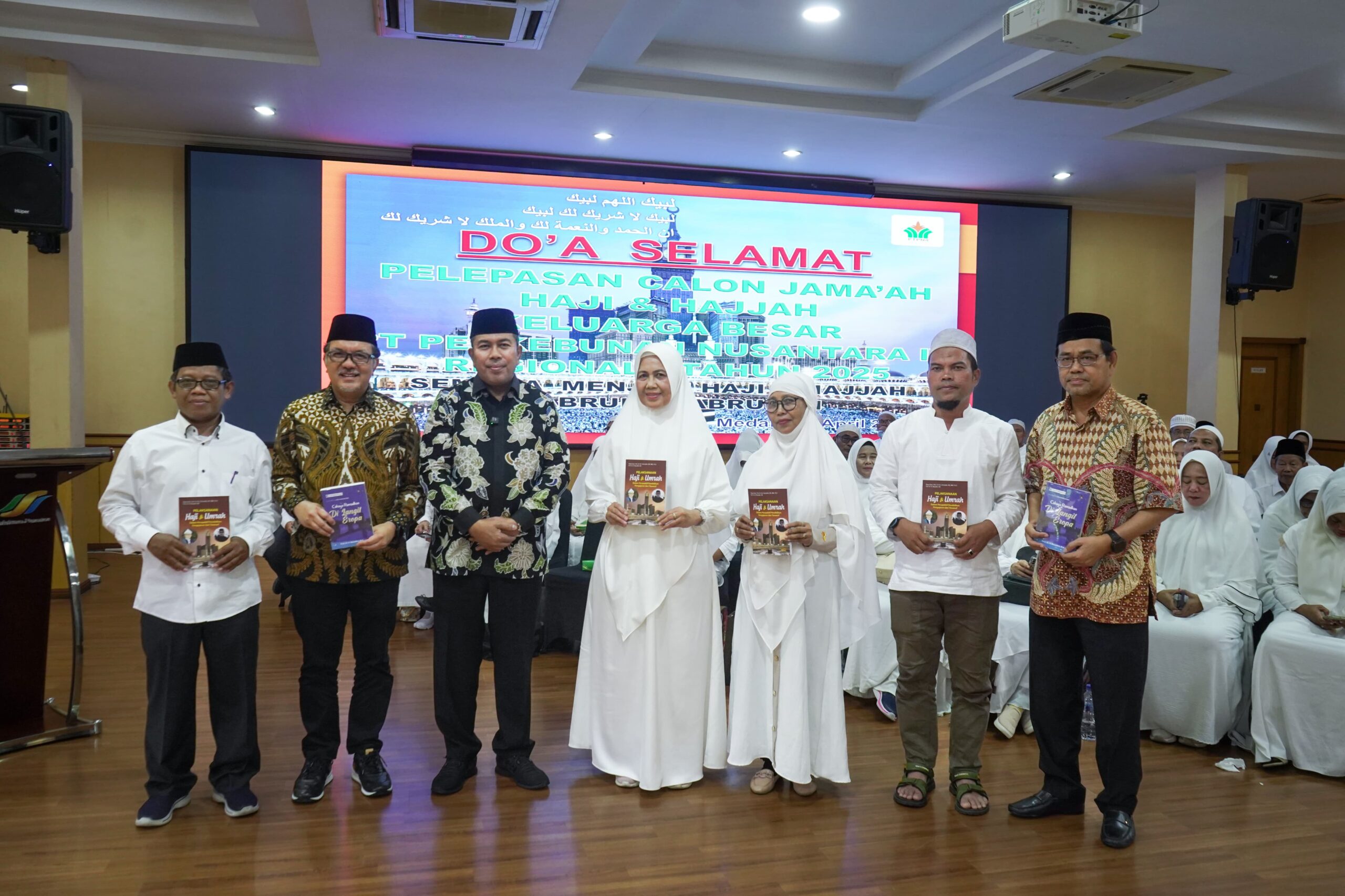 66 Calon Jamaah Haji PTPN IV Regional I Resmi Dilepas Dalam Acara Doa Selamat ACARA doa selamat Calon Haji/Hajjah Keluarga Besar PTPN IV Regional I Tahun 1446 H/2025 M digelar di Aula Sawit, Region Office PTPN IV Regional I, Jl. Sei Batanghari No. 2 Medan. Waspada/ist