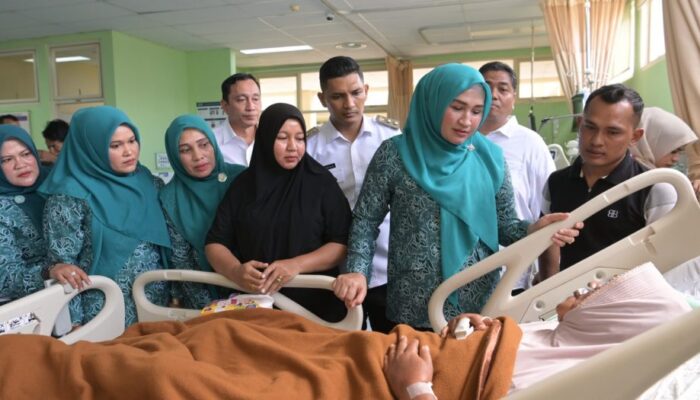 Ketua PKK Aceh Sambangi RSUDZA, Jenguk Pasien Dan Tinjau Layanan Publik