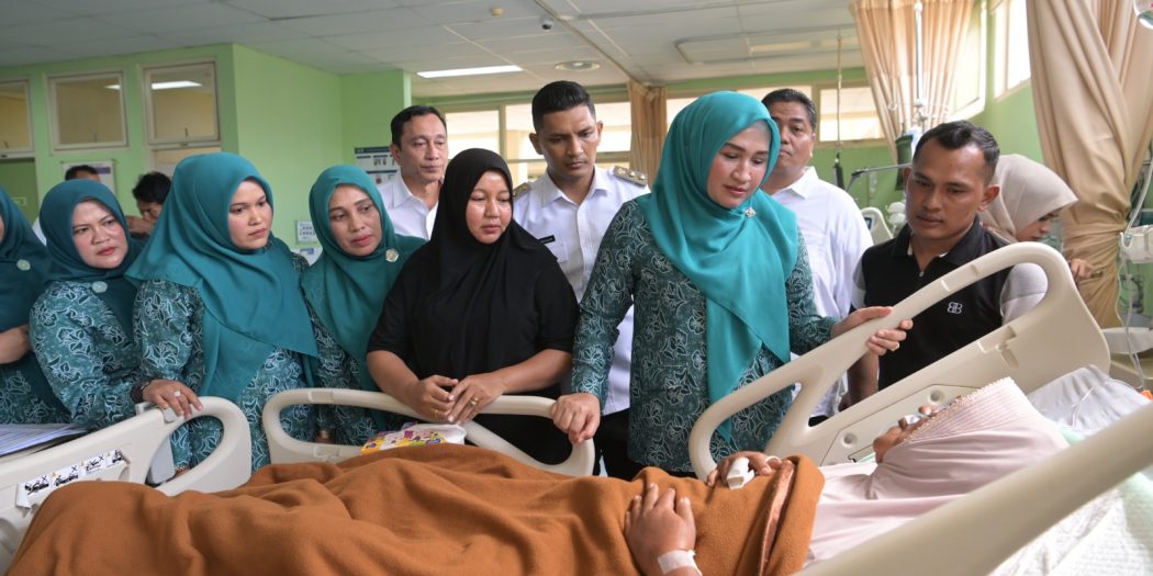 Ketua PKK Aceh Sambangi RSUDZA, Jenguk Pasien Dan Tinjau Layanan Publik