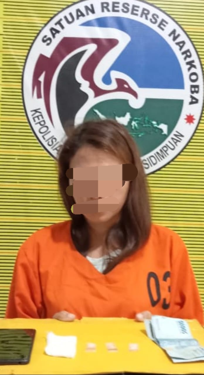 Wanita Pirang Di Kampung Jawa Sidimpuan Ditangkap Karena Sabu